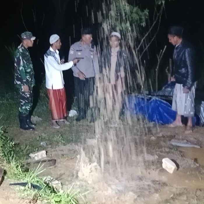 sumur bor setinggi 17 meter di sampang
