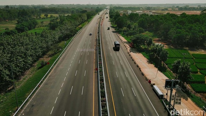 Jelang liburan Natal dan Tahun Baru 2025, lajur ke-3 Tol Cikopo–Palimanan (Cipali) ruas Cikopo - Subang dilebarkan. Begini progresnya.