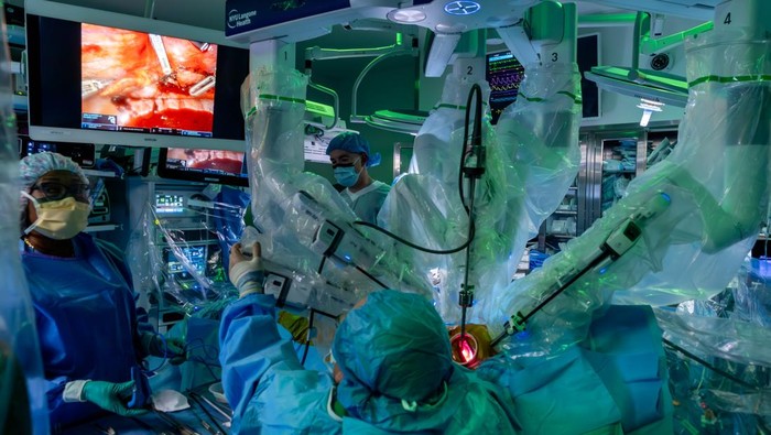 Pertama di Dunia, Pasien Alumni COVID Jalani Transplantasi Paru dengan Robot