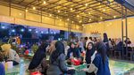 Nongkrong Asyik di Warung Seblak yang Lagi Viral di Bandung