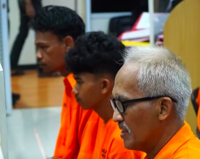Ustaz sakti yang merupakan pelaku penipuan modus hipnotis ditangkap Polda Metro Jaya. Aby ditangkap bersama 5 rekan kriminalnya. (dok IG @kasubditjatanraspmj)
