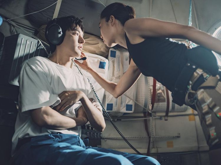 8 Foto Lee Min Ho & Gong Hyo Jin Bintangi Drakor Luar Angkasa, Tayang 2025