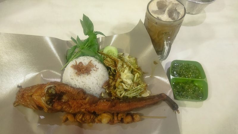 5 Pecel Lele Terkenal Enak di Jakarta Barat, Cobain Yuk!
