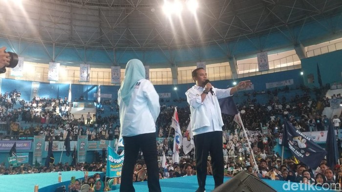Andi Sudirman Sulaiman-Fatmawati Rusdi saat kampanye akbar di GOR Sudiang, Makassar. Sahrul Alim/detikSulsel
