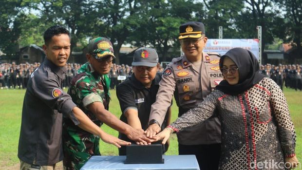 Apel Siaga Pengawasan jelang coblosan di Ponorogo.