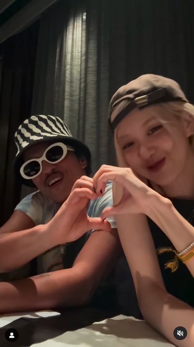 Memiliki nada yang familiar dan lirik yang mudah membuat lagu bergenre pop-funk itu bikin banyak orang kecanduan.  Foto: Instagram