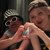 Memiliki nada yang familiar dan lirik yang mudah membuat lagu bergenre pop-funk itu bikin banyak orang kecanduan.  Foto: Instagram