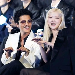 Rose Spill Konflik dengan Bruno Mars Pas Syuting APT.
