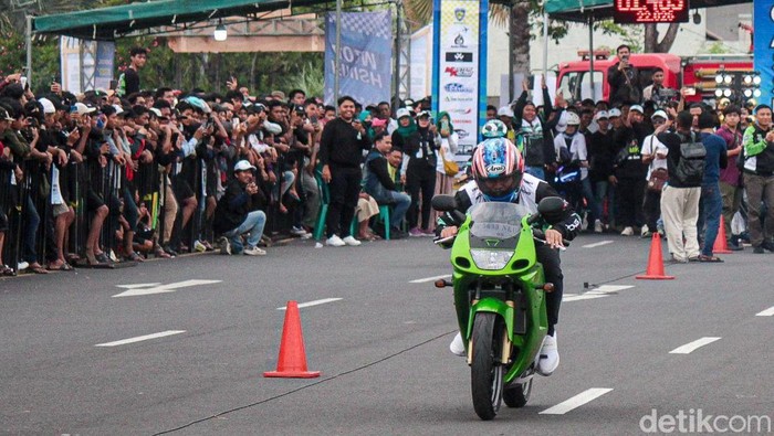 Cabup Sidoarjo Subandi balapan di Sidoarjo Race Festival.