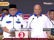 Video ASIH Tutup Debat dengan Pantun Burung Terbang Burung Cendrawasih