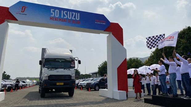 Isuzu konvoi bareng konsumen