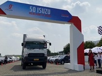 Rayakan Tahun Emas, Isuzu Konvoi Bareng Konsumen