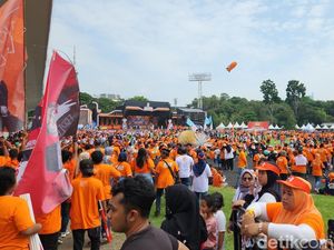Kampanye Akbar Pram-Rano Tanpa Atribut Partai, Baju Oranye Mendominasi