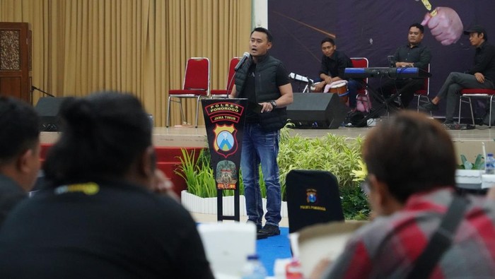 Kapolres Ponorogo menggelar media gathering bersama jurnalis di Ponorogo jelang Pilkada 2024.