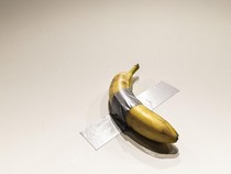 Karya Seni Modal Pisang dan Selotip Ini Laku Terjual Rp 98,6 Miliar!