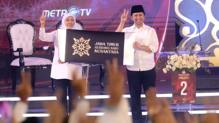 Khofifah-Emil dalam debat Pilgub Jatim 2024.