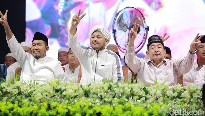 Kyai Ahmad Nashih bersama Achmad Fauzi dan Kyai Imam menghadiri FaHam Bersholawat.