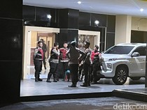 Video: KPK OTT di Bengkulu, 7 Orang Diamankan