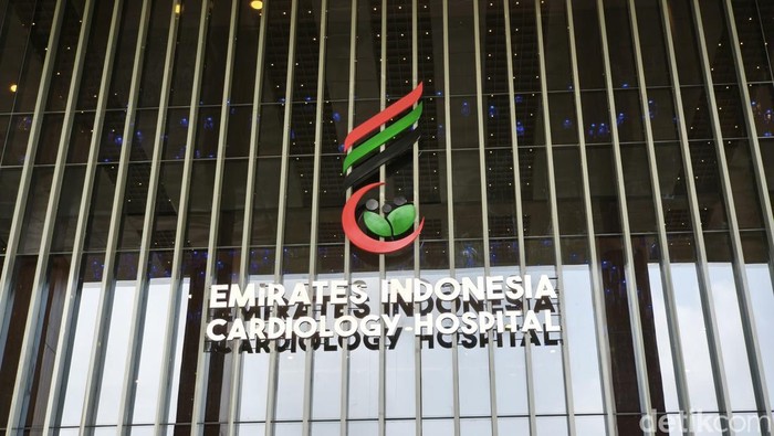 Menkes Budi Gunadi Sadikin meninjau RS Kardiologi Emirates-Indonesia di Solo, Sabtu (23/11/2024).