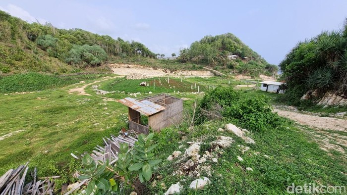 Suasana di Pantai Sanglen, Kemadang, Tanjungsari, Gunungkidul yang sangat sepi, Sabtu (23/11/2024).
