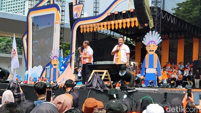 Pasangan nomor urut 3 Pilgub Jakarta Pramono Anung-Rano Karno menggelar kampanye akbar di Stadion Madya Gelora Bung Karno, Jakarta Pusat. (Adrial/detikcom)