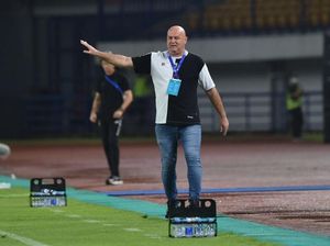 Rumput GBLA Keras Bikin Taktik Persib Jadi Kurang Pas