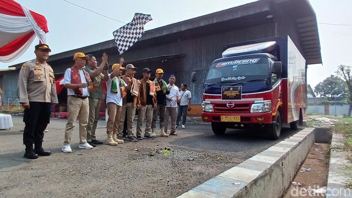 Pemberangkatan logistik Pilkada 2024 di Kota Pasuruan.