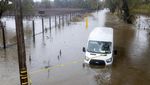Penampakan Deretan Mobil Terendam Banjir di California