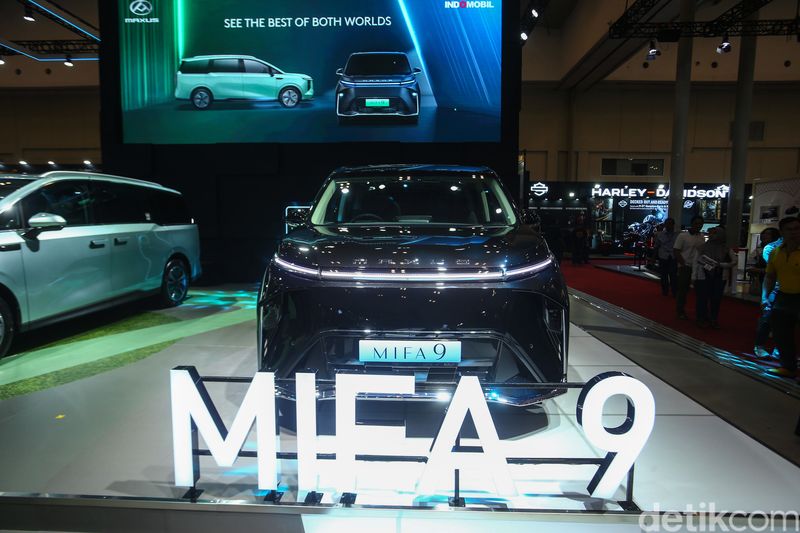 Pameran otomotif Gaikindo Jakarta Auto Week (GJAW) 2024 di ICE BSD City, Tangerang, Banten, diikuti model dan merk baru yang masuk Indonesia, salah satunya Maxus. Pada hari pertama GJAW 2024, produsen mobil listrik asal Tiongkok yang diboyong Indomobil Group sebagai Agen Tunggal Pemegang Merek (ATPM) tersebut resmi meluncurkan dua MPV listrik andalannya Mifa 7 dan Mifa 9.