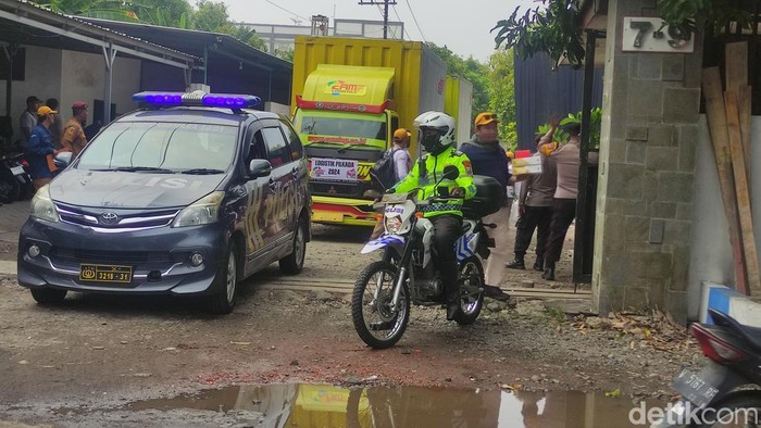 Pendistribusian logistik Pilkada Sidoarjo
