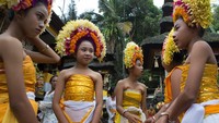 Tarian tersebut menjadi simbol kesucian dan penghormatan kepada dewa-dewi, sekaligus melibatkan seluruh masyarakat dalam menjaga tradisi leluhur.