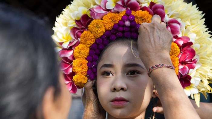 Potret Ngusaba Goreng, Ritual Syukur Panen Adat Bali Ngusaba Goreng adalah festival syukur panen di Bali yang berlangsung dua minggu. Ritual ini menjaga tradisi leluhur melalui tarian sakral dan kebersamaan.