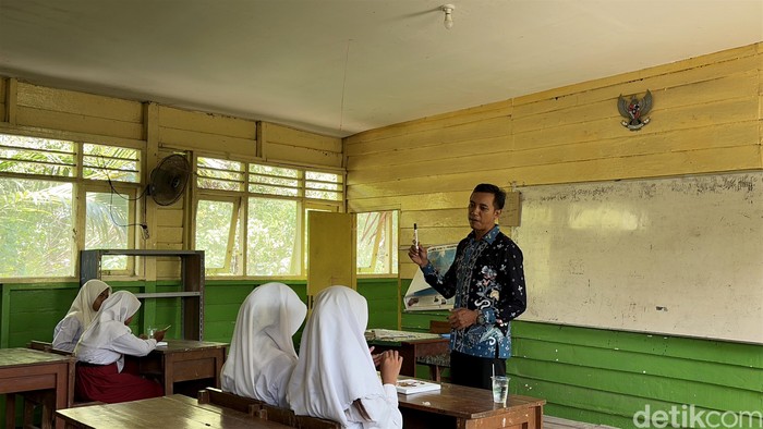 Potret perjuangan guru SD di daerah terpencil Sidoajo