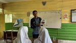 Potret Perjuangan Guru SD Terpencil di Sidoarjo