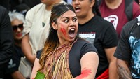 Selain anggota masyarakat Maori, banyak warga non-Maori turut serta dalam aksi ini, menunjukkan solidaritas yang semakin besar terhadap perjuangan hak-hak masyarakat adat.