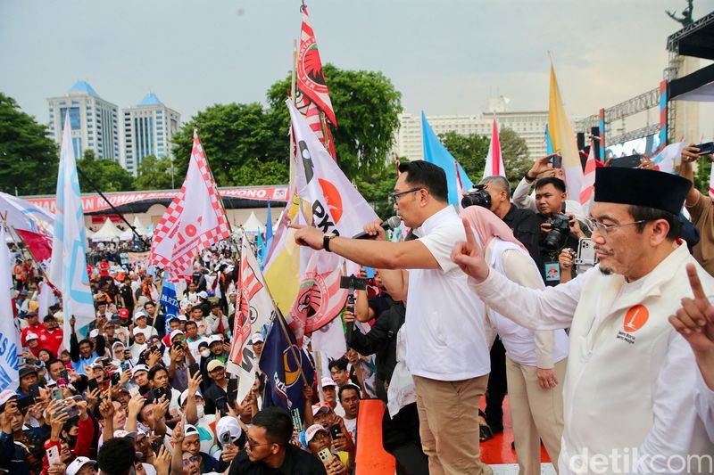 Cagub dan cawagub Jakarta Ridwan Kamil-Suswono menggelar kampanye akbar di Lapangan Banteng, Jakarta Pusat, Sabtu (23/11/2024). Kampanye ini bertajuk 'Satu1n Jakarta'.