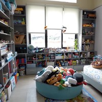 Kamar putra sekaligus anak bungsu Bimbim dan Reny yang didominasi warna biru. (Foto: YouTube/Taulany TV)