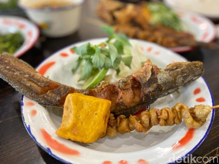 Sensasi Nikmat dan Nyaman Makan Pecel Lele di Warung Modern