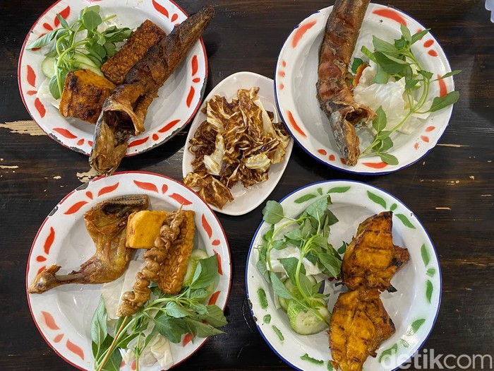 Sensasi Nikmat dan Nyaman Makan Pecel Lele di Warung Modern Sensasi Nikmat dan Nyaman Makan Pecel Lele di Warung Modern