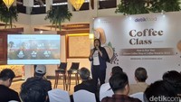 Materi dilanjut oleh Donna Elvina selaku Head of Indonesia Coffee Academy. Donna membantu mengupas tuntas tren kopi 2025 sekaligus cara memenangkan persaingan di pasar. Foto: detikcom