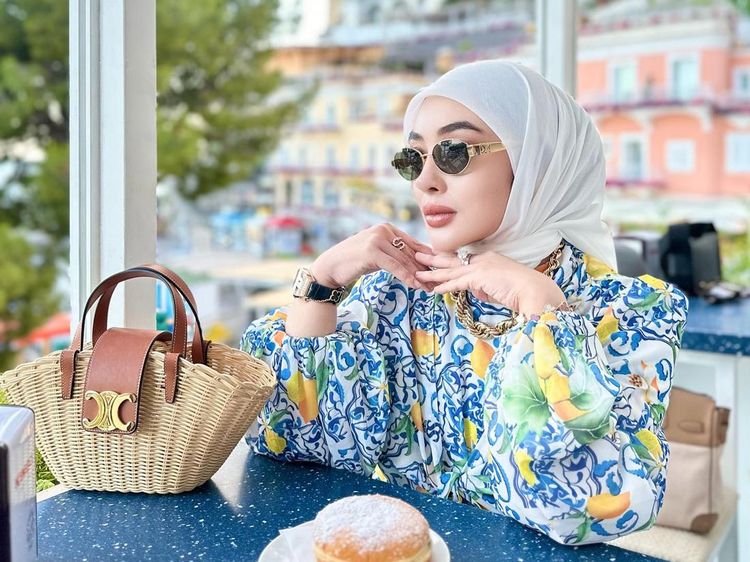 Shella Saukia, Crazy Rich Aceh yang Suka Baking dan Kulineran