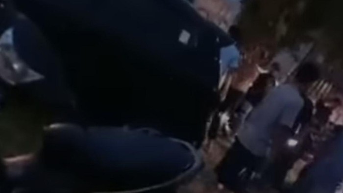 Suasana penyerangan posko paslon Cawalkot Binjai nomor urut 4 (Foto/dok istimewa)