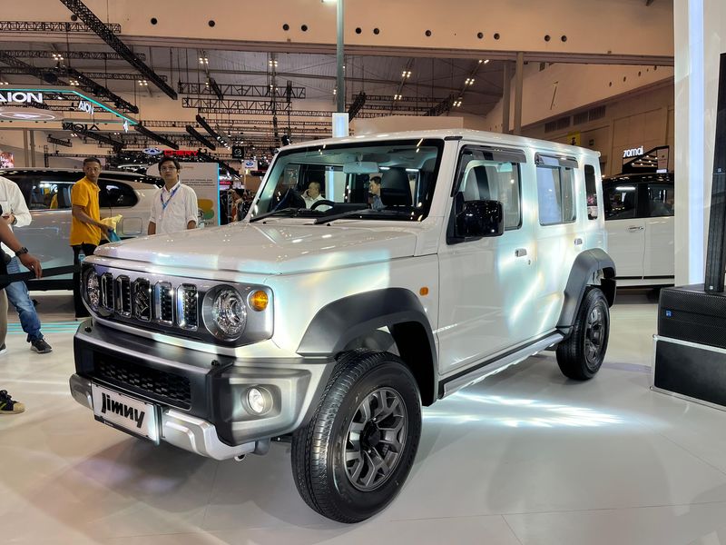 Suzuki Jimny 5 Pintu White Rhino Edition