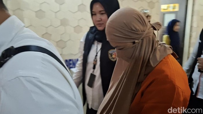 Dua remaja perempuan menjadi korban Tindak Pidana Perdagangan Orang (TPPO),di mana mereka dipekerjakan sebagai ART. Polisi menangkap perempuan pemilik CV berinisial HM (31).