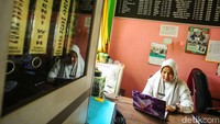 detikcom bersama BAKTI Kementerian Komunikasi dan Digital (Komdigi) mengadakan program Tapal Batas mengulas perkembangan ekonomi, wisata, infrastruktur, wisata, dan teknologi di wilayah 3T setelah adanya jaringan internet di beberapa wilayah terdepan Indonesia. Untuk mengetahui informasi dari program ini ikuti terus berita tentang Tapal Batas di tapalbatas.detik.com!  