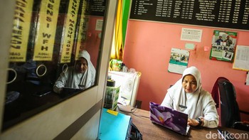 Pihak kecamatan merasa terbantu dengan kehadiran Akses Internet (Aksi) dari BAKTI.