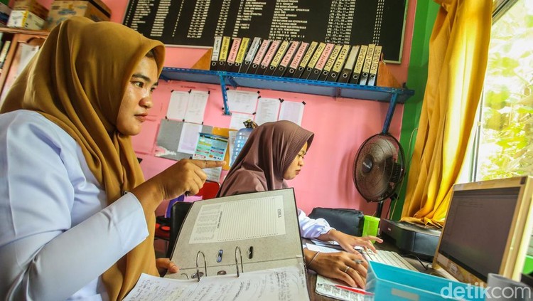 Penerapan Sistem Pemerintahan Berbasis Elektronik (SPBE) terus digencarkan hingga ke tingkat kecamatan. Salah satunya diterapkan di kantor Kecamatan Jemaja, Anambas.