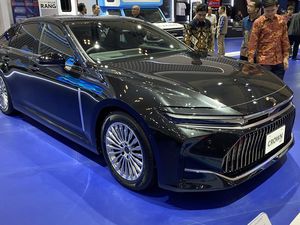 Toyota Boyong Sedan Crown Terbaru ke Indonesia, Dijual?