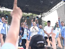 Vinanda-Gus Qowim Bareng God Bless Hibur Ribuan Warga di Kota Kediri