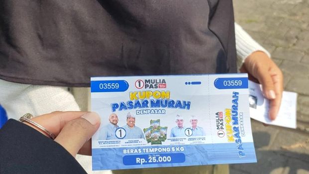 Bawaslu Denpasar membubarkan kegiatan bagi-bagi beras bergambar Mulia-PAS, Sabtu (23/11/2024).